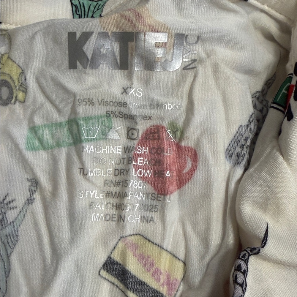 New York Themed Pajamas - Picture 4 of 6